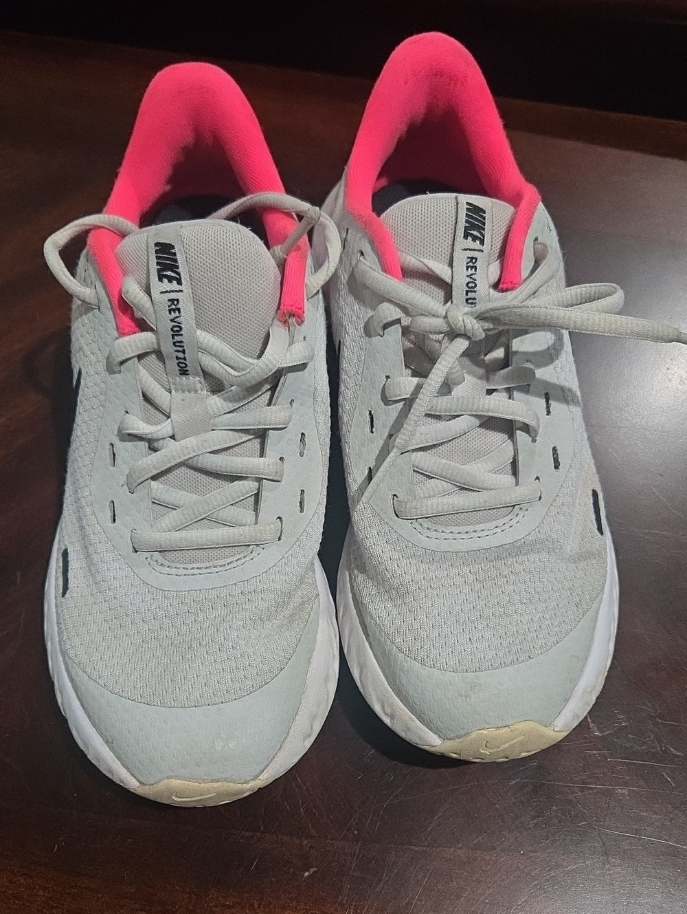 Nike Women's Light Gray Sneakers with Pink Lining
